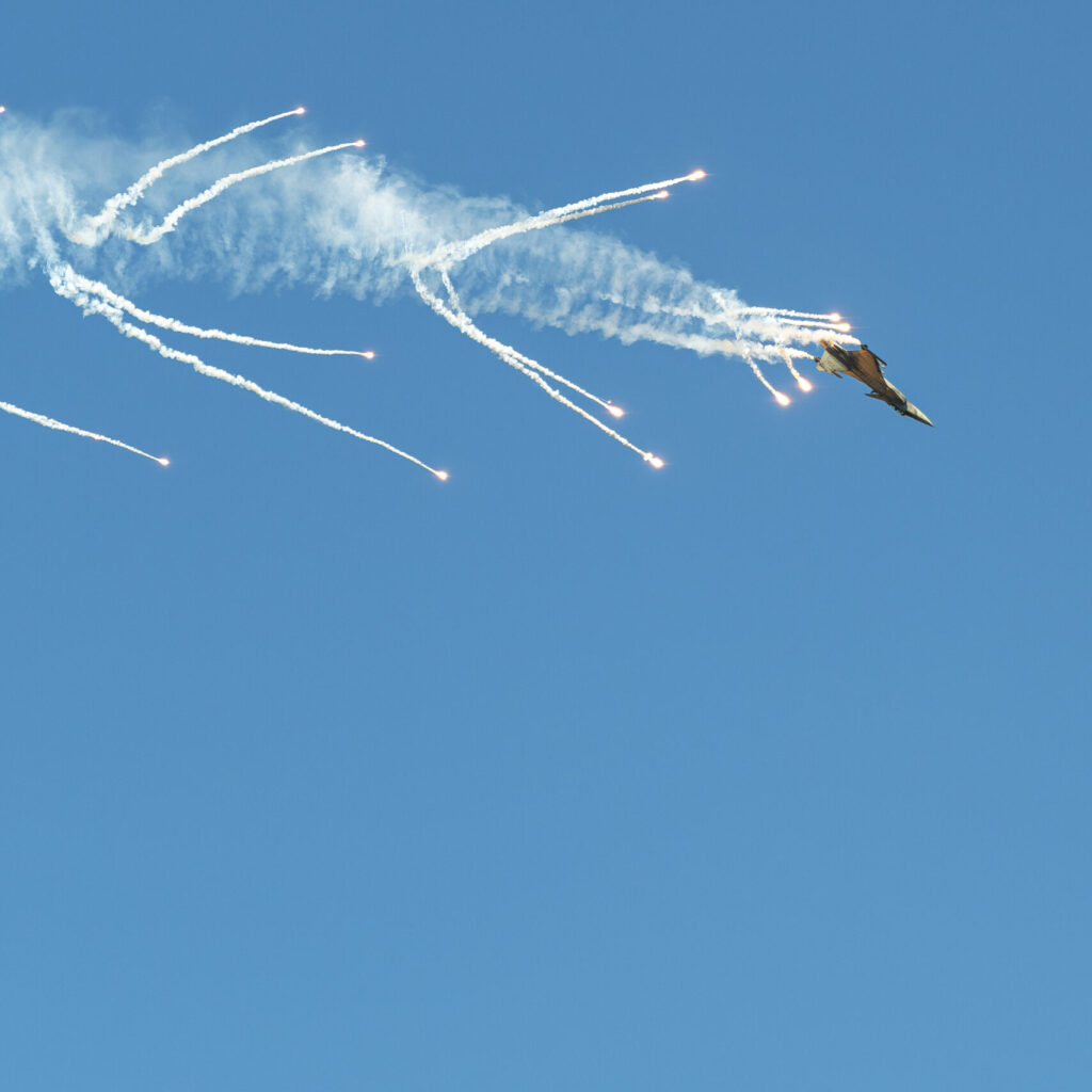 fighter plane flares